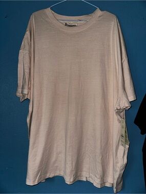 No Boundaries Men's Crewneck T-Shirt in Pale Pink